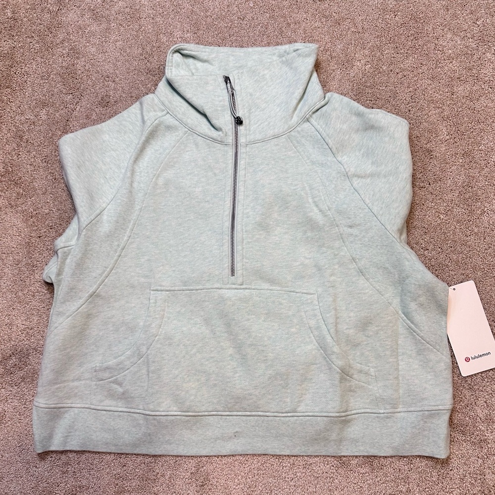 NWT Lululemon Scuba Oversized Funnel
Neck
